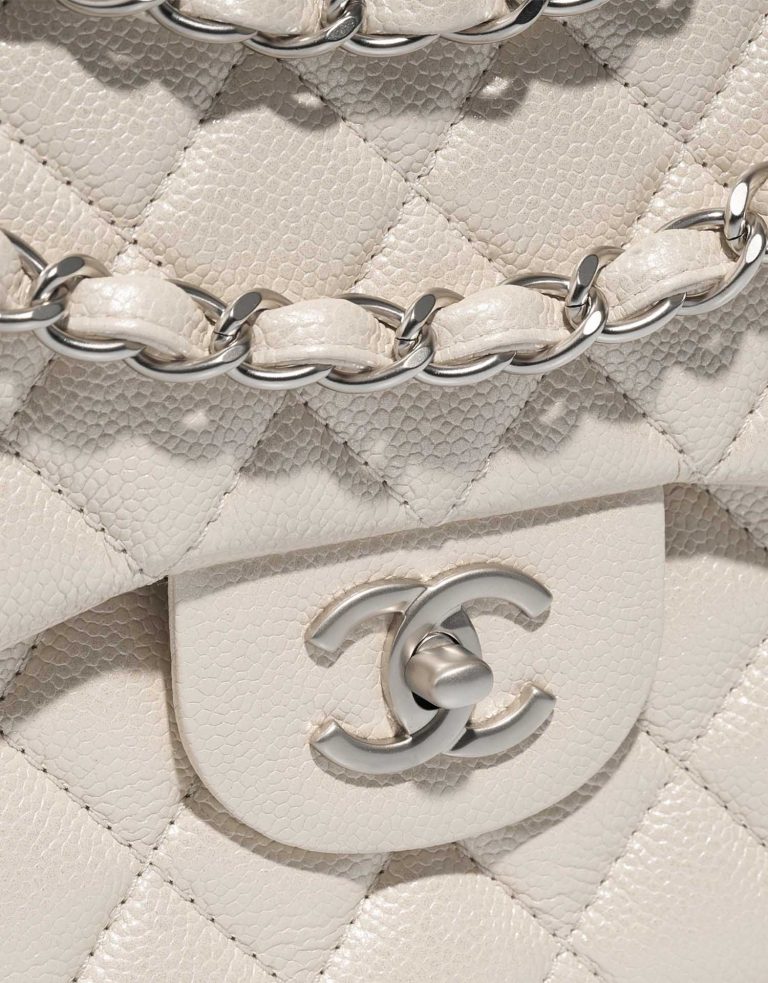Pre-owned Chanel bag Timeless Jumbo Caviar Pearl White White | Sell your designer bag on Saclab.com