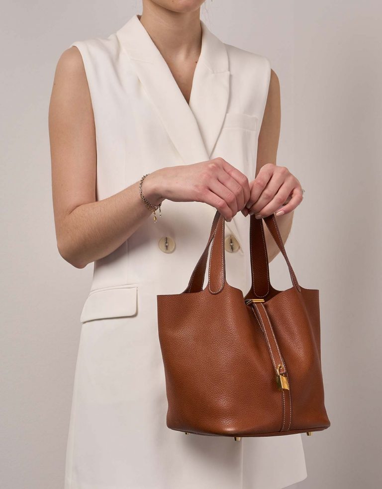 Hermès Picotin 22 Fauve Sizes Worn | Sell your designer bag on Saclab.com