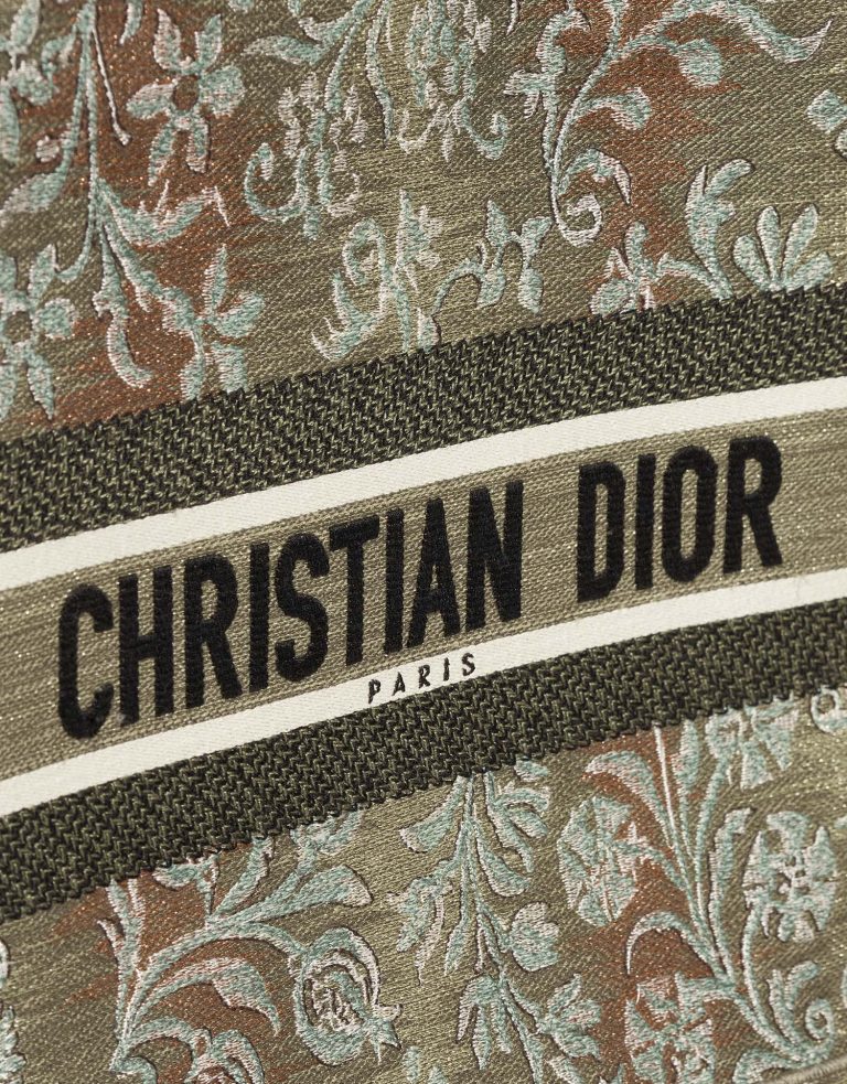 Dior BookTote Medium Multicolour Closing System  | Sell your designer bag on Saclab.com