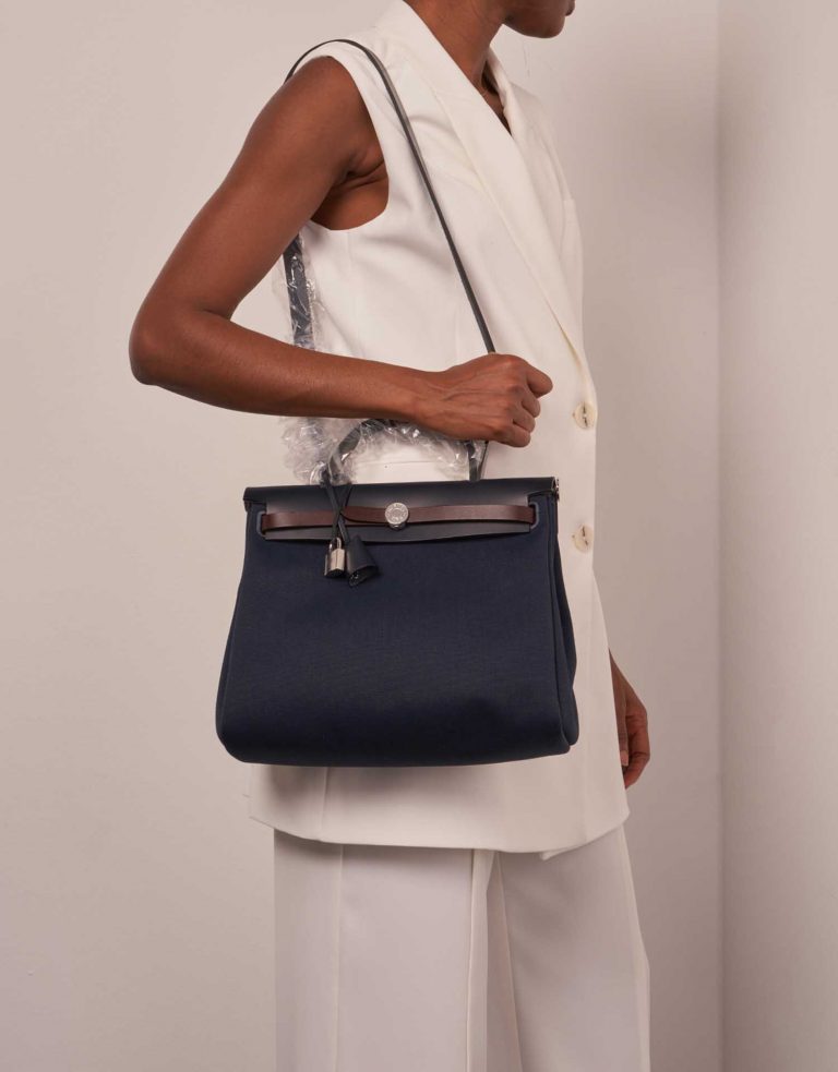 Hermès Herbag 31 BleuMarine-BleuIndigo-Black-RougeSellier Sizes Worn | Sell your designer bag on Saclab.com