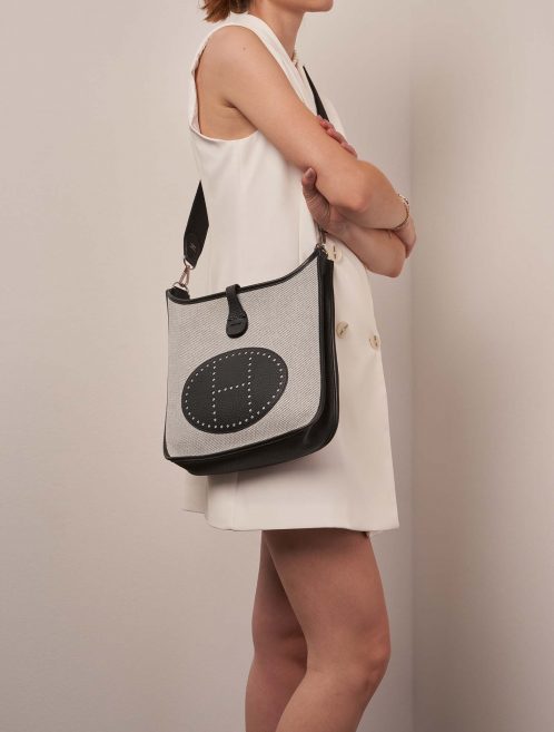 Hermès Evelyne 29 Black-Ecru Sizes Worn | Sell your designer bag on Saclab.com