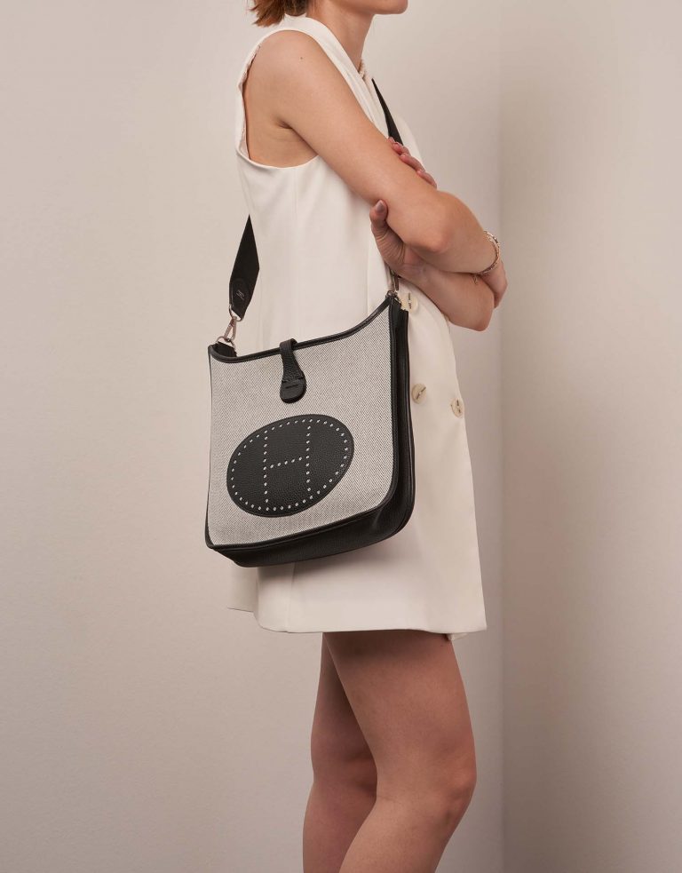 Hermès Evelyne 29 Black-Ecru Sizes Worn | Sell your designer bag on Saclab.com