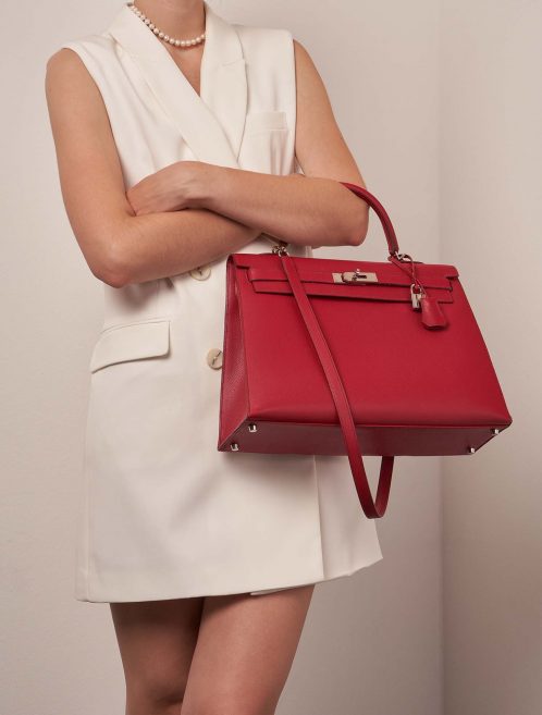 Hermès Kelly 35 RougeCasaque Sizes Worn | Sell your designer bag on Saclab.com