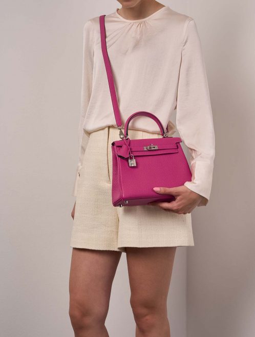 Hermès KellyHSS 25 RosePourpre-Black 1M | Sell your designer bag on Saclab.com