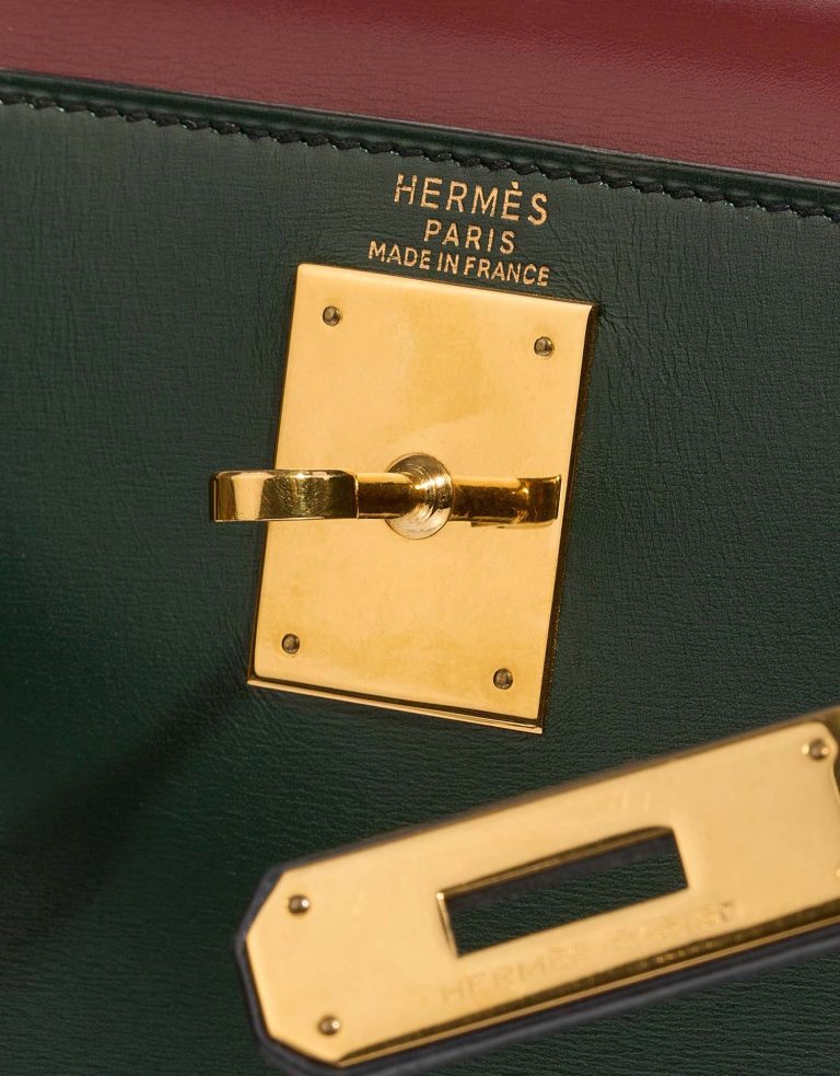 Hermès Kelly 28 VertFonce-RougeH-Indigo Logo  | Sell your designer bag on Saclab.com