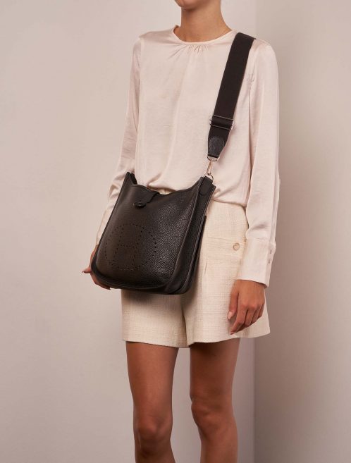 Hermès Evelyne 29 Prunoir Sizes Worn | Sell your designer bag on Saclab.com