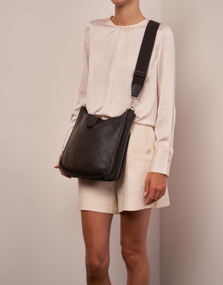 Hermès Evelyne 29 Prunoir Sizes Worn | Sell your designer bag on Saclab.com