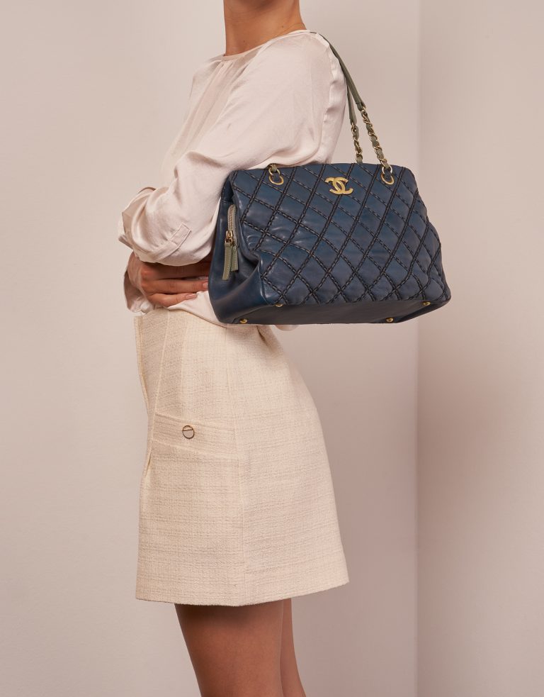 Chanel Shopping Tote Navy Sizes Worn | Sell your designer bag on Saclab.com