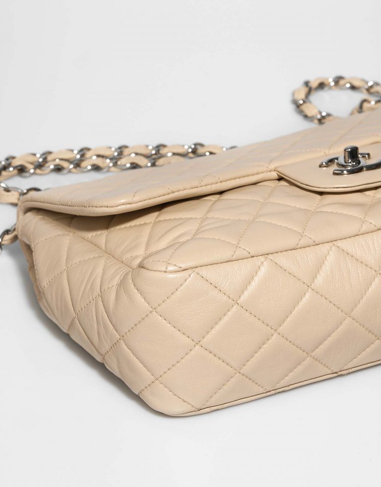 Chanel Timeless Jumbo Beige signs of wear | Sell your designer bag on Saclab.com