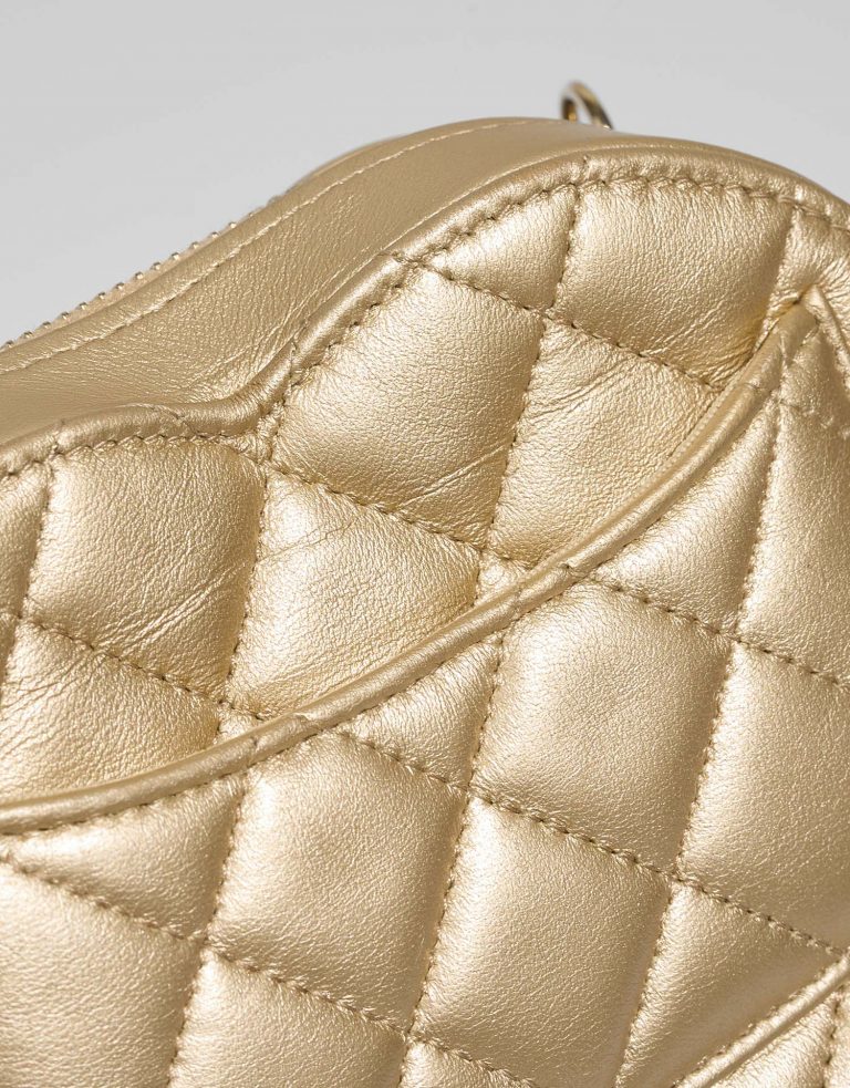 Chanel TimelessHeart Small Gold signs of wear | Sell your designer bag on Saclab.com