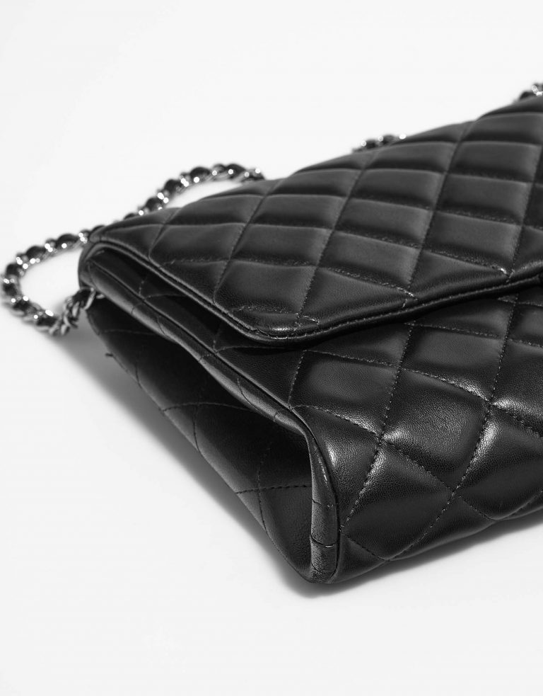 Chanel Timeless Medium Black signs of wear | Sell your designer bag on Saclab.com