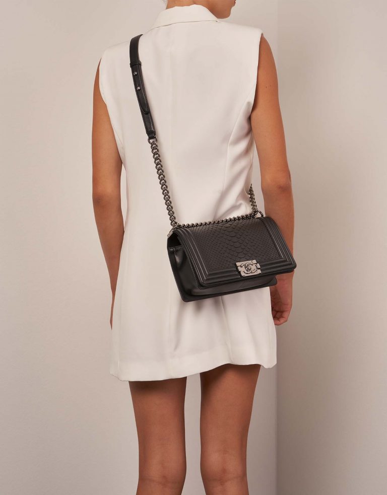 Chanel Boy OldMedium Black Sizes Worn | Sell your designer bag on Saclab.com