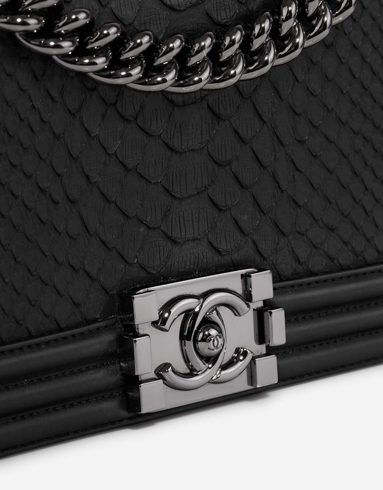 Chanel Boy OldMedium Black Closing System  | Sell your designer bag on Saclab.com