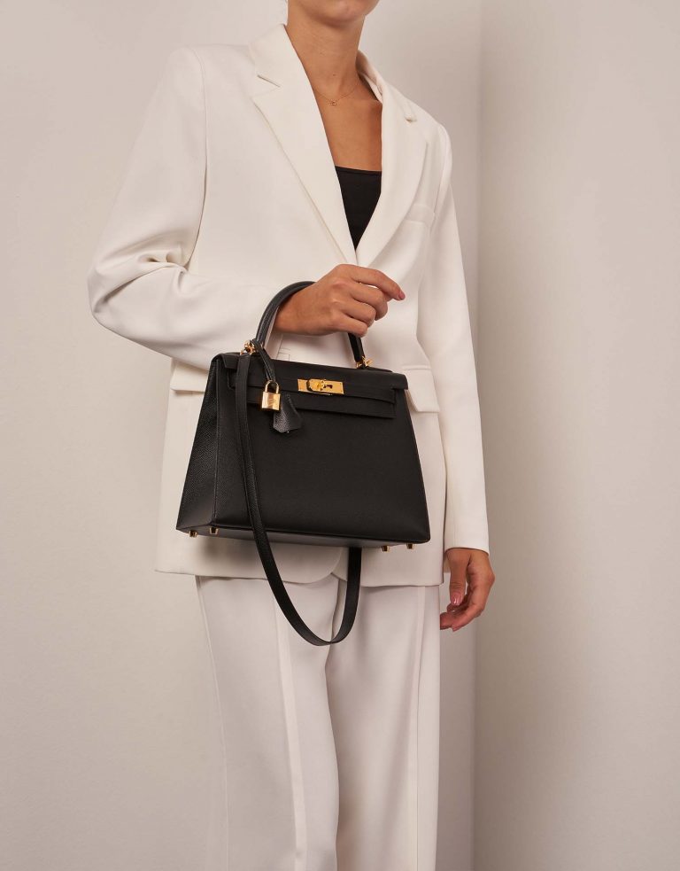 Hermès Kelly 28 Black Sizes Worn | Sell your designer bag on Saclab.com