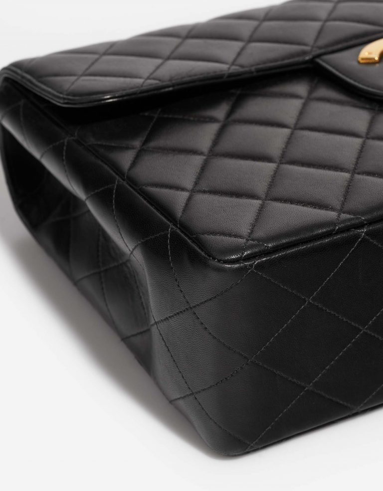 Chanel Timeless Jumbo Black signs of wear 1 | Sell your designer bag on Saclab.com