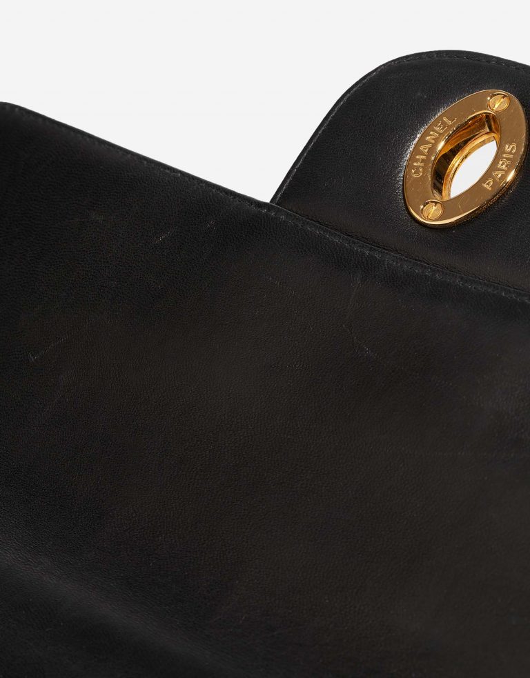 Chanel Timeless Jumbo Black signs of wear| Sell your designer bag on Saclab.com