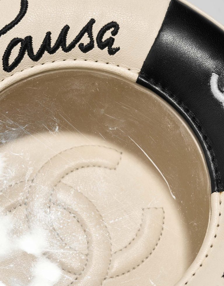 Chanel Cruise19LaPausaLifeSaverRound Black-White signs of wear | Sell your designer bag on Saclab.com