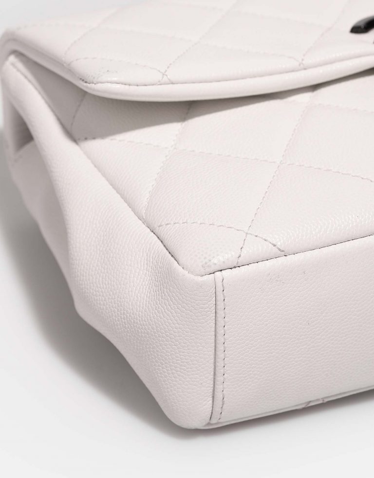 Chanel Timeless Medium White signs of wear | Sell your designer bag on Saclab.com