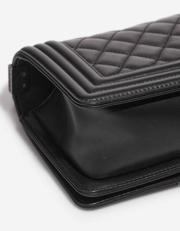 Chanel Boy Small Black signs of wear | Sell your designer bag on Saclab.com
