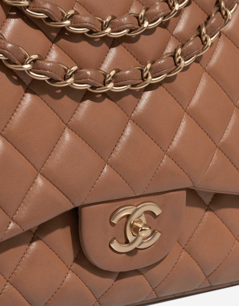Chanel Timeless Maxi Brown Closing System  | Sell your designer bag on Saclab.com