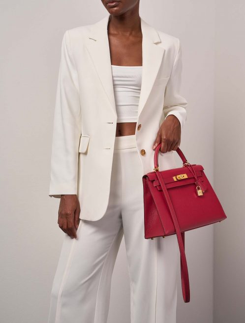 Hermès Kelly 28 RougeVif Sizes Worn | Sell your designer bag on Saclab.com