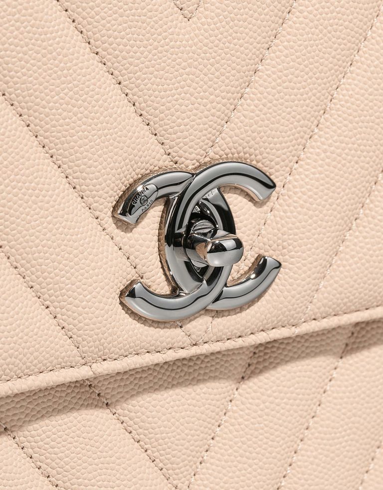 Chanel TimelessHandle Medium Beige Closing System  | Sell your designer bag on Saclab.com