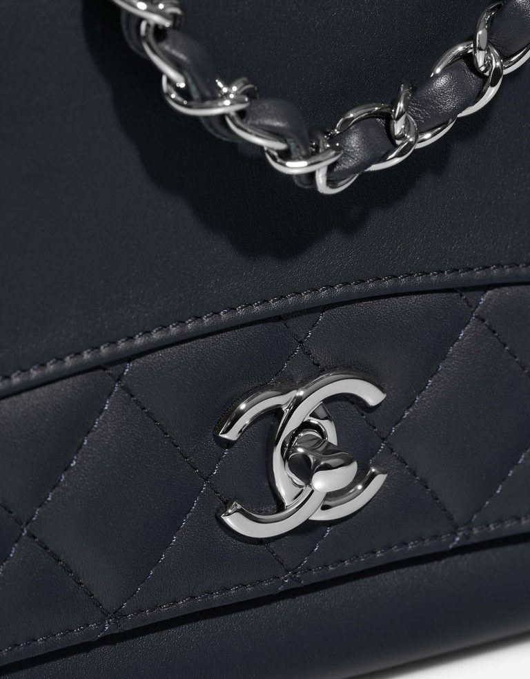 Chanel TimelessTramezzo Medium Navy Closing System  | Sell your designer bag on Saclab.com