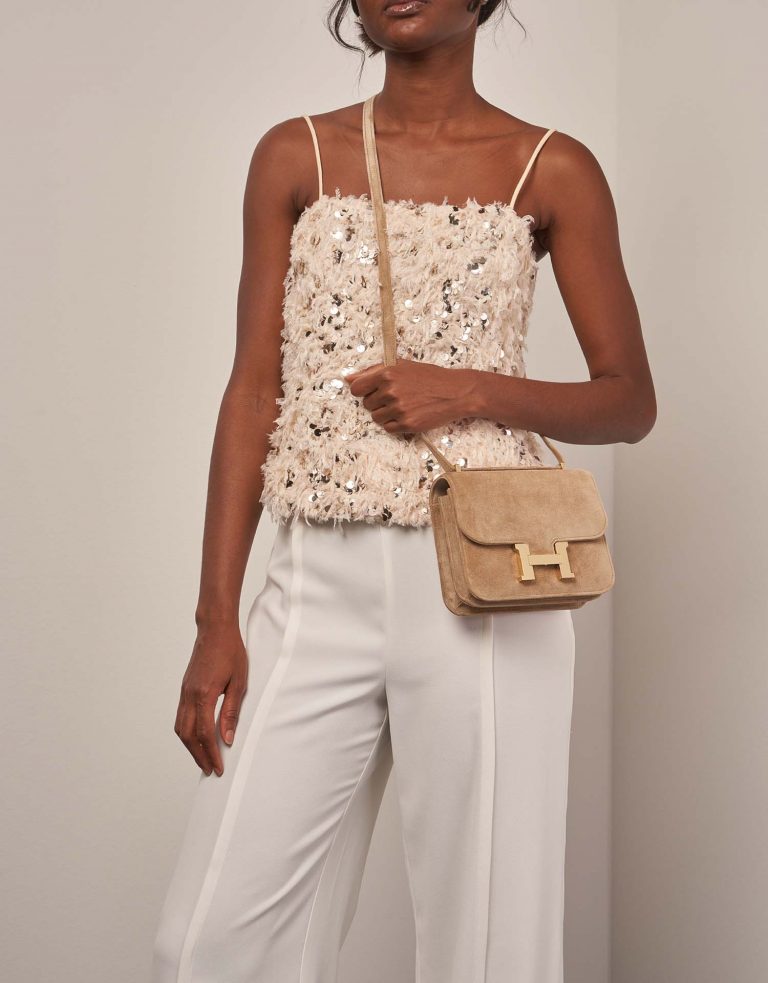 Hermès Constance 18 Nude on Model | Sell your designer bag on Saclab.com