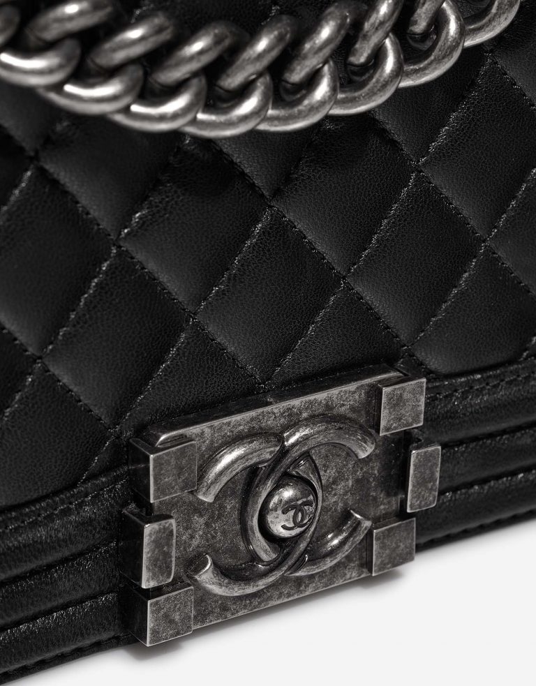 Chanel Boy OldMedium Black Closing System  | Sell your designer bag on Saclab.com