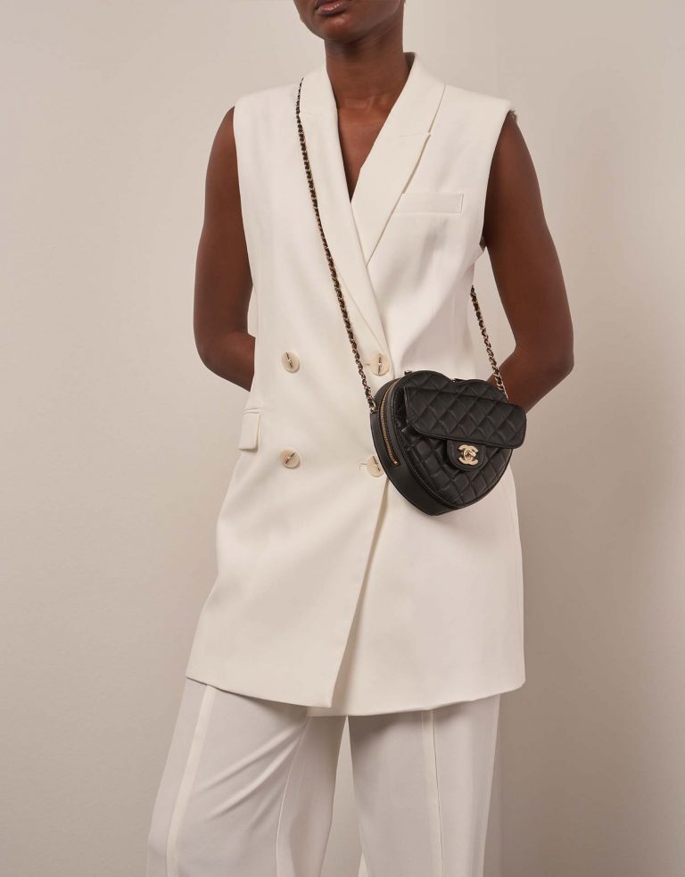 Chanel TimelessHeart Medium Black on Model | Sell your designer bag on Saclab.com