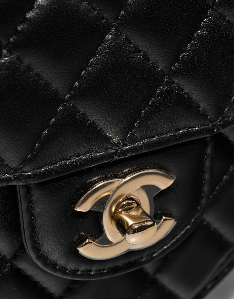 Chanel TimelessHeart Medium Black Closing System  | Sell your designer bag on Saclab.com