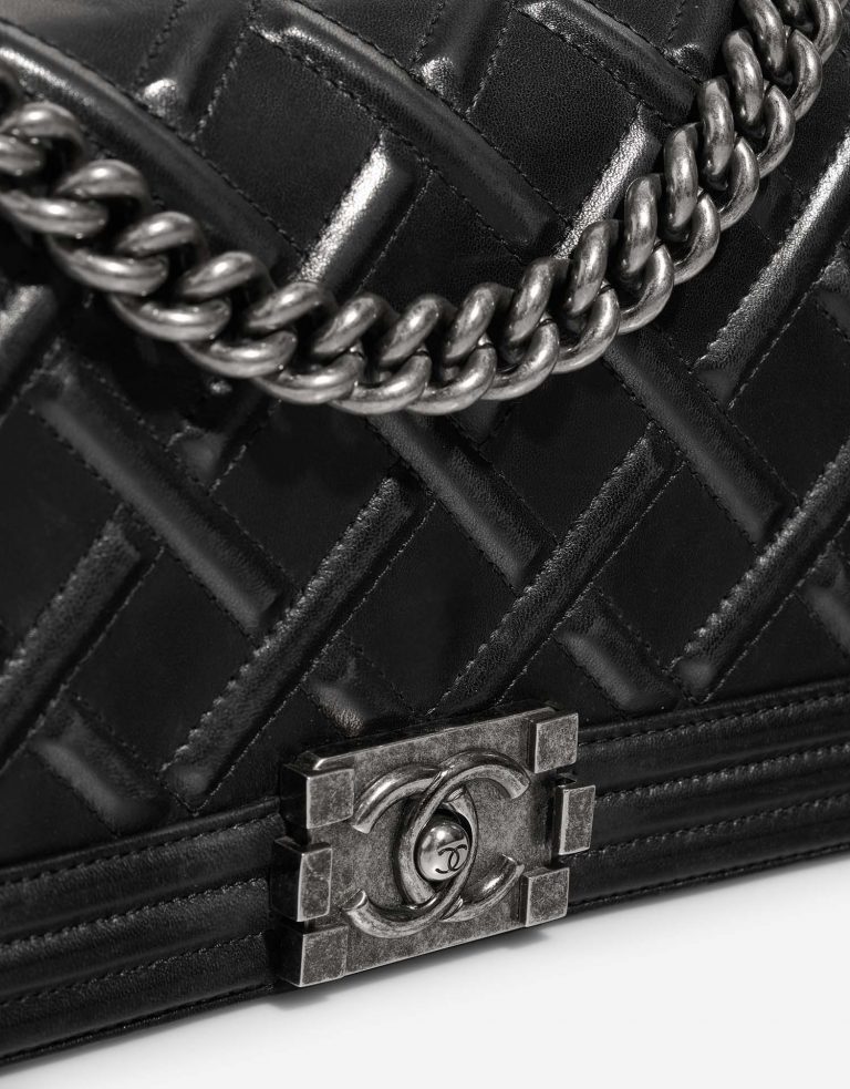 Chanel Boy OldMedium Black Closing System  | Sell your designer bag on Saclab.com