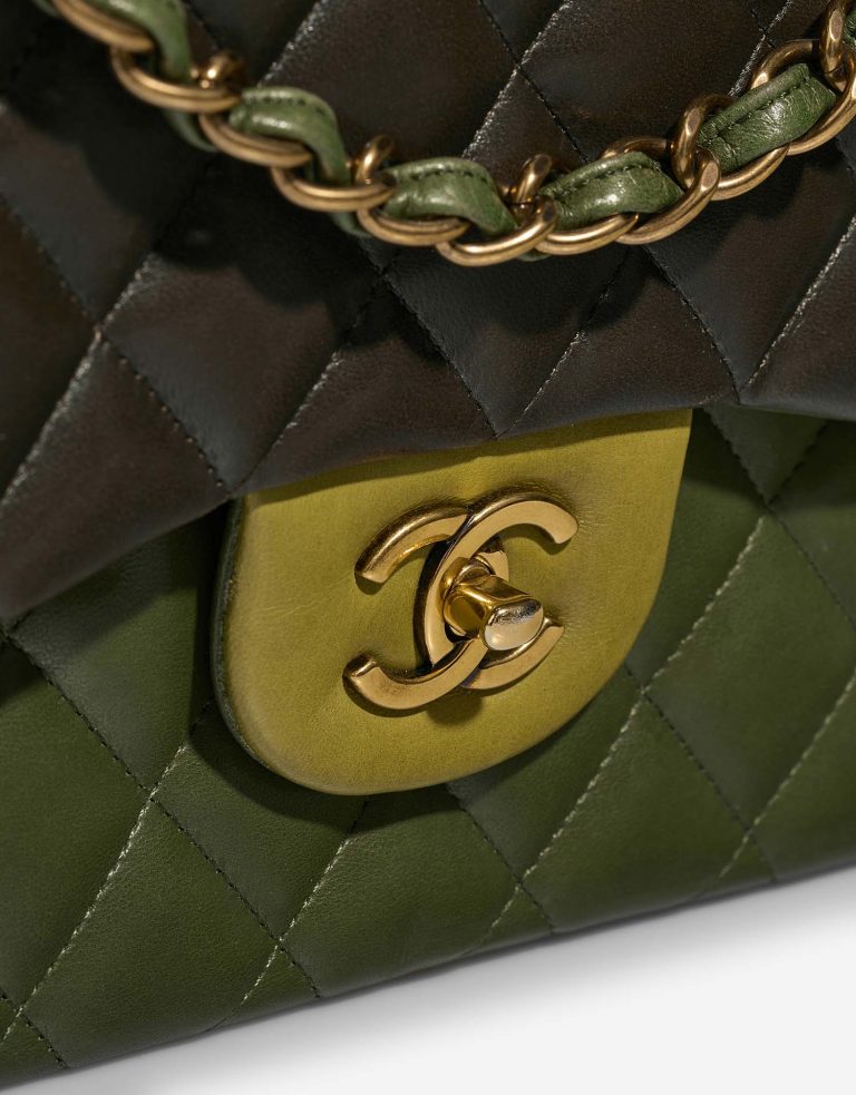 Chanel Timeless Jumbo Green Closing System  | Sell your designer bag on Saclab.com
