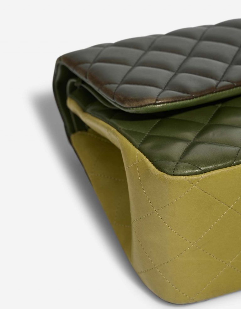 Chanel Timeless Jumbo Green signs of wear 3 | Sell your designer bag on Saclab.com