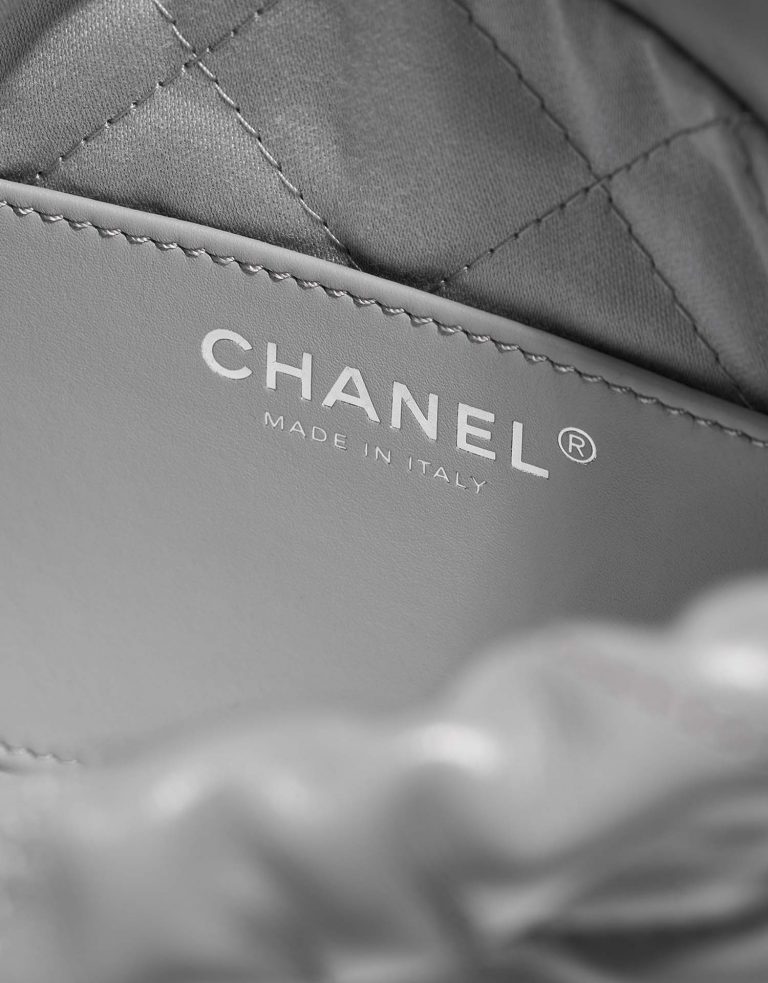 Chanel 22 Mini GrisClair Logo  | Sell your designer bag on Saclab.com