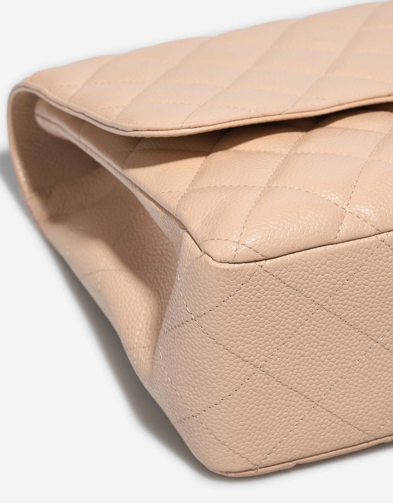 Chanel Timeless Jumbo Beige signs of wear| Sell your designer bag on Saclab.com