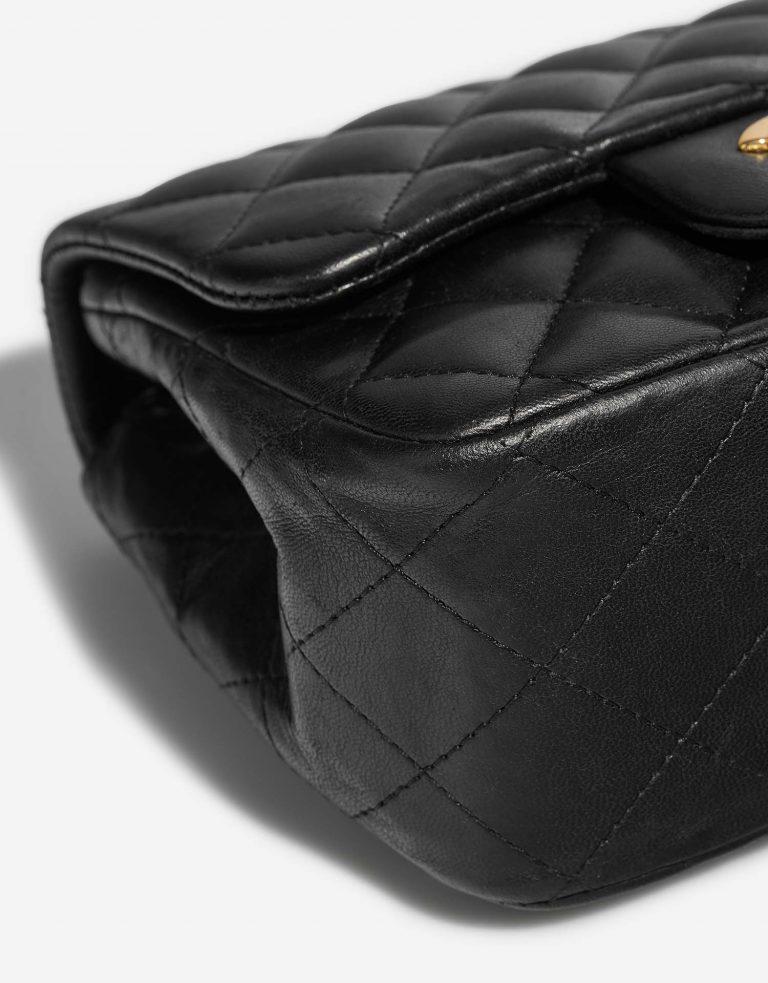 Chanel Timeless MiniSquare Black signs of wear 3 | Sell your designer bag on Saclab.com