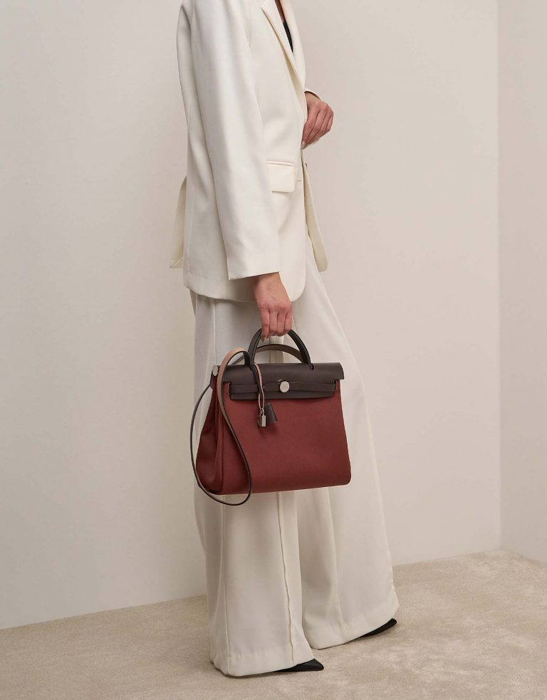 Hermès Herbag 31 Sienne-Ebene on Model | Sell your designer bag on Saclab.com