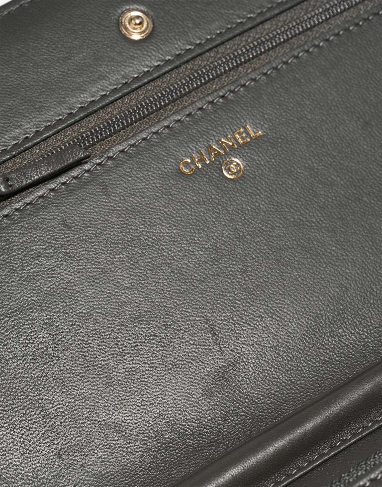 Chanel WalletOnChain DarkGrey-Gold signs of wear | Sell your designer bag on Saclab.com