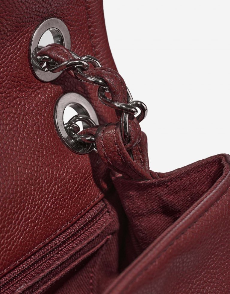 Chanel FlapBag Large Bordeaux signs of wear 1 | Sell your designer bag on Saclab.com