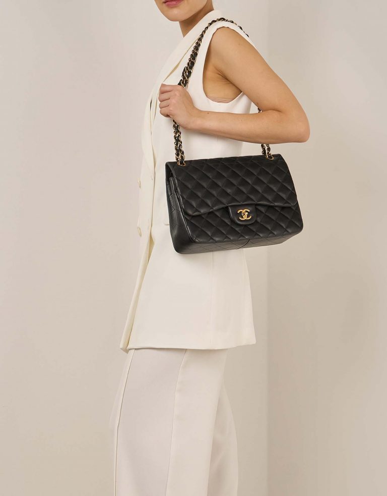 Chanel Timeless Jumbo Black on Model | Sell your designer bag on Saclab.com