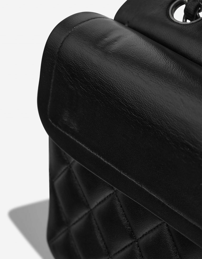 Chanel Timeless Small Black signs of wear | Sell your designer bag on Saclab.com