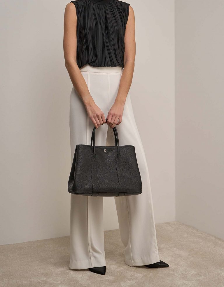 Hermès GardenParty 36 Noir on Model | Sell your designer bag on Saclab.com