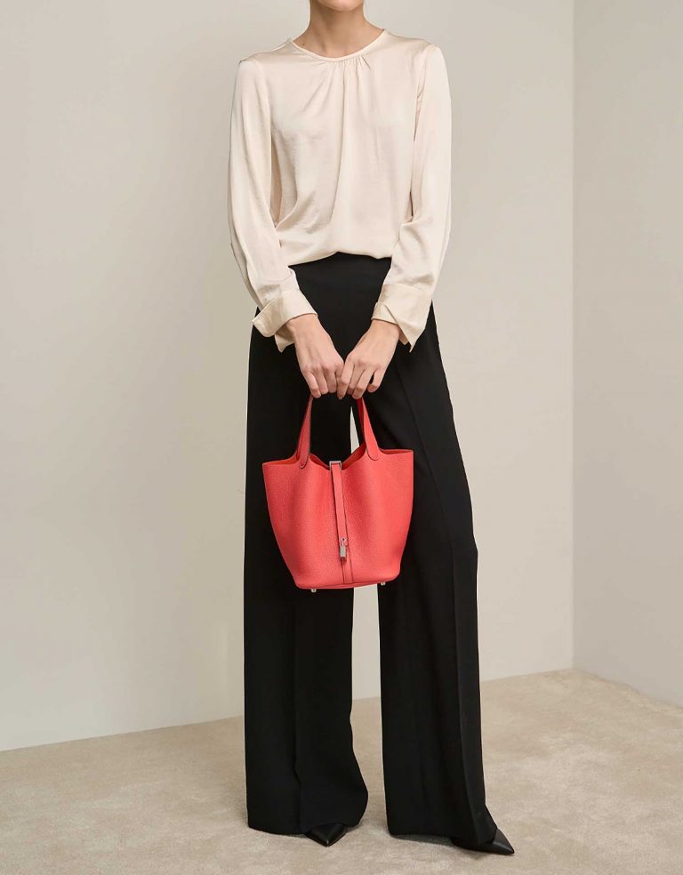 Hermès Picotin 22 RoseTexas on Model | Sell your designer bag on Saclab.com