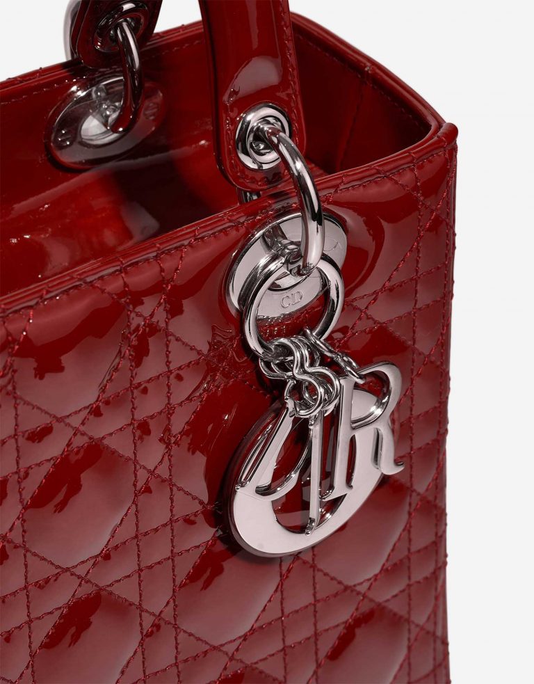 Dior LadyDior Medium Red Closing System  1 | Sell your designer bag on Saclab.com