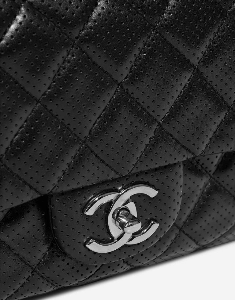 Chanel Timeless Jumbo Black Closing System  | Sell your designer bag on Saclab.com