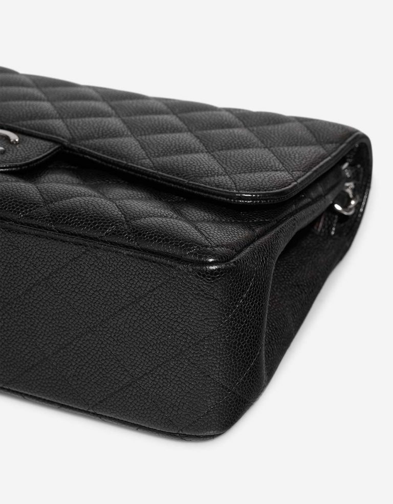 Chanel Timeless Jumbo Black signs of wear| Sell your designer bag on Saclab.com
