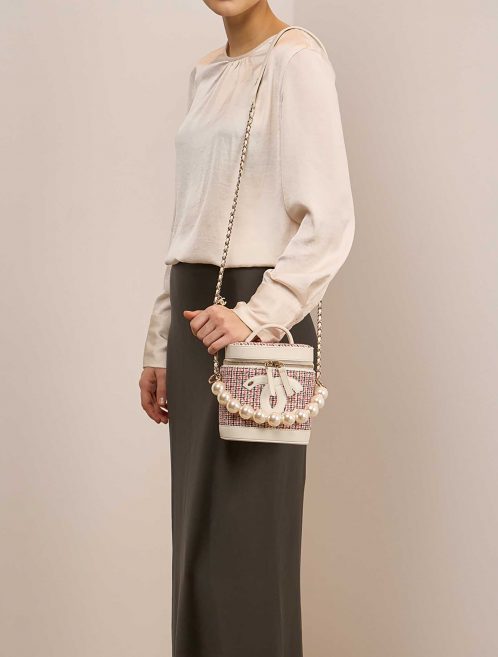 Chanel Vanity Onesize White-Blue-Red on Model | Sell your designer bag on Saclab.com