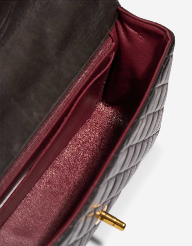 Chanel TimelessHandle Medium Black Inside  | Sell your designer bag on Saclab.com