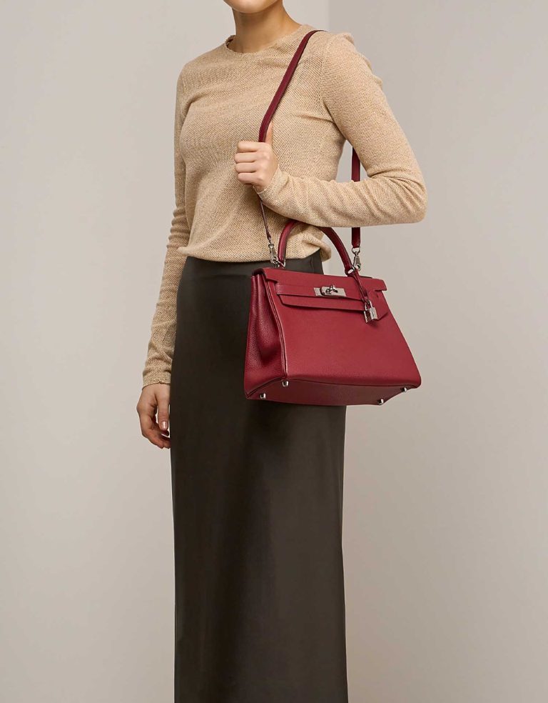 Hermès Kelly HSS 28 Togo Rouge Grenat on Model | Sell your designer bag